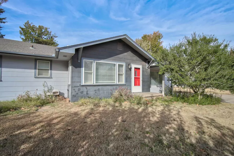 1715 18th St, Woodward, OK 73801