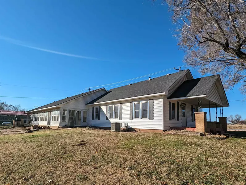 223 W 5th, Lahoma, OK 73754