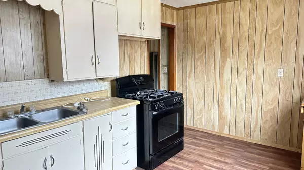 Laverne, OK 73848,417 NW 2ND, 413 NW 2nd