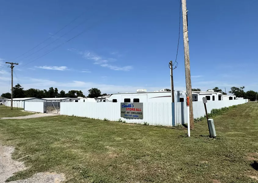 104 Custer Ave, Fort Supply, OK 73841