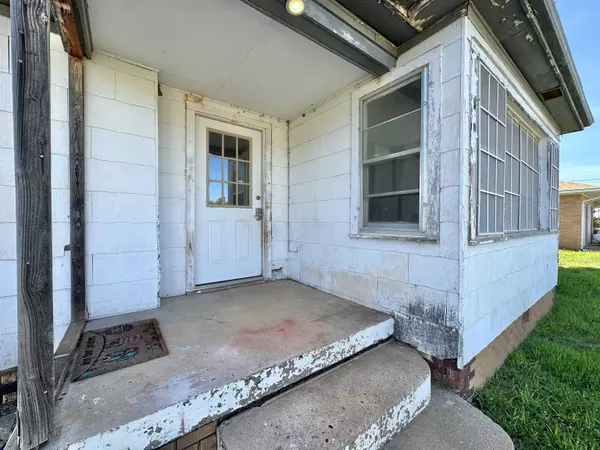 Buffalo, OK 73834,407 N Locust St