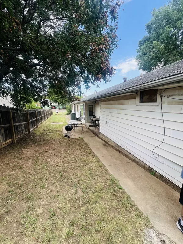Enid, OK 73701,1832 E Maple