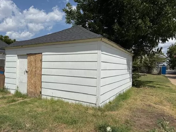 Enid, OK 73703,1123 W Maple