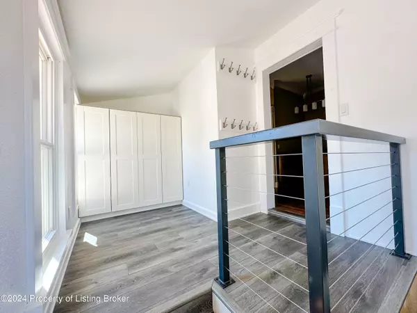 Dickinson, ND 58601,239 9th ST Street