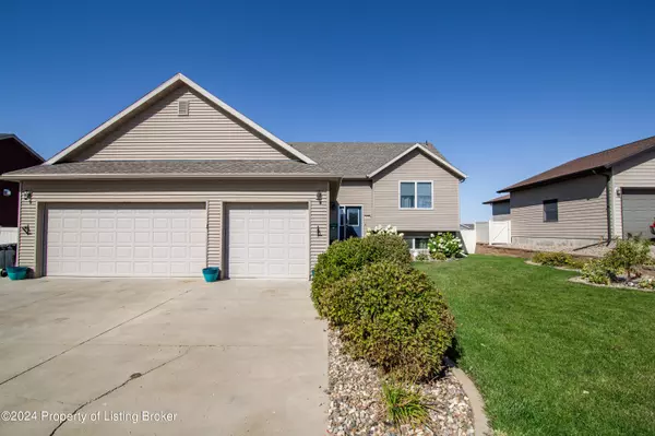 Dickinson, ND 58601,2841 Prairie Oak DR Drive