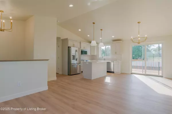 Dickinson, ND 58601,15th