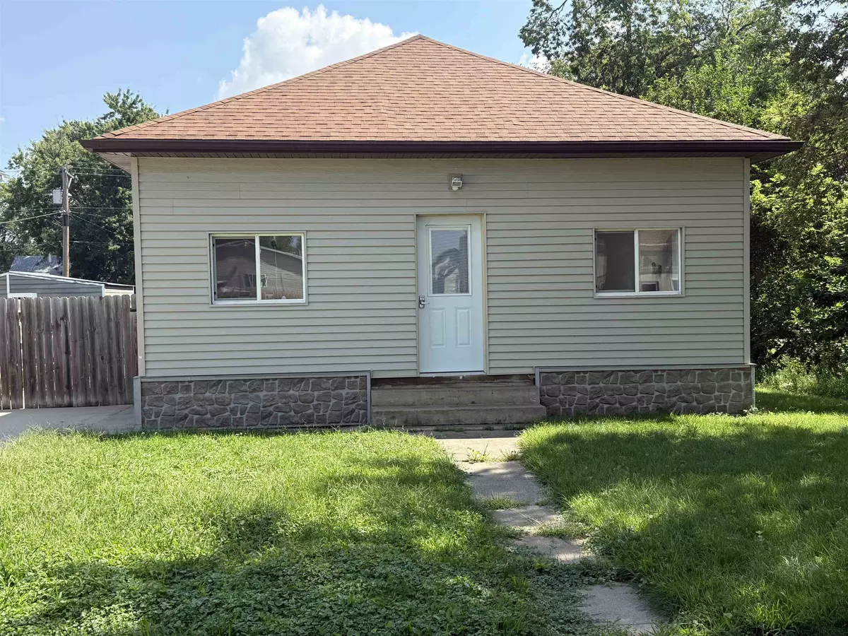 Yankton, SD 57078,706 Douglas