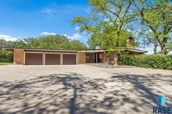 Sioux Falls, SD 57110,1003 N Pleasantview Pl