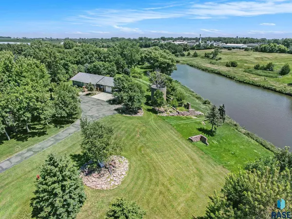 400 River Ave, Garretson, SD 57030