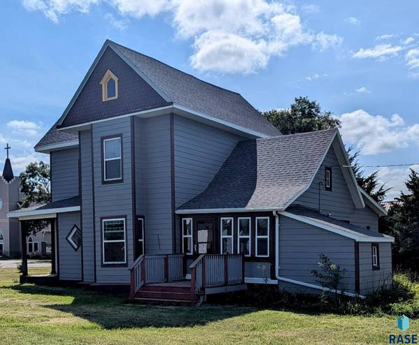 101 N Seaman St, Delmont, SD 57330