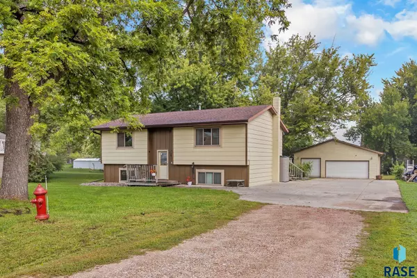 816 Broadway Ave, Valley Springs, SD 57068