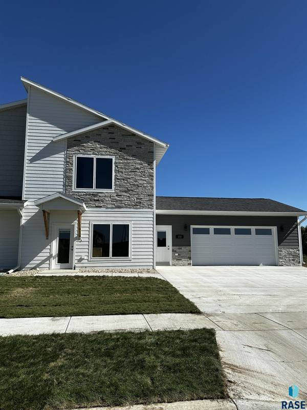 222 Ivy Ln, Crooks, SD 57020