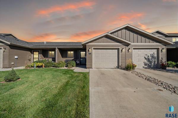2527 E Meadowside Pl, Sioux Falls, SD 57108
