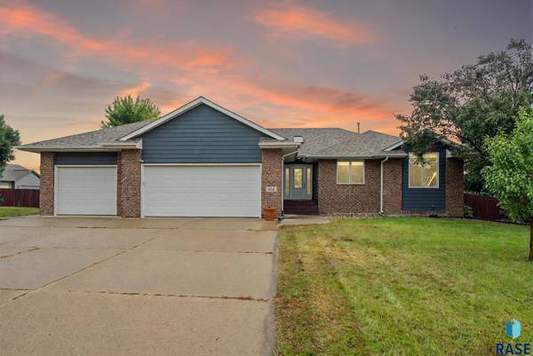 316 S Country Club Ave, Brandon, SD 57005