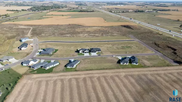 705 Turtle Creek Dr, Hartford, SD 57033