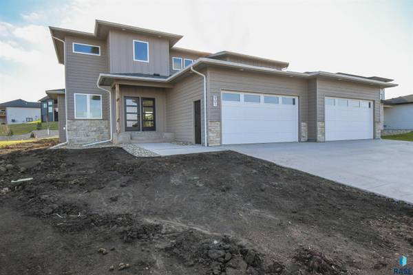 901 N Sylvan Dr, Sioux Falls, SD 57110