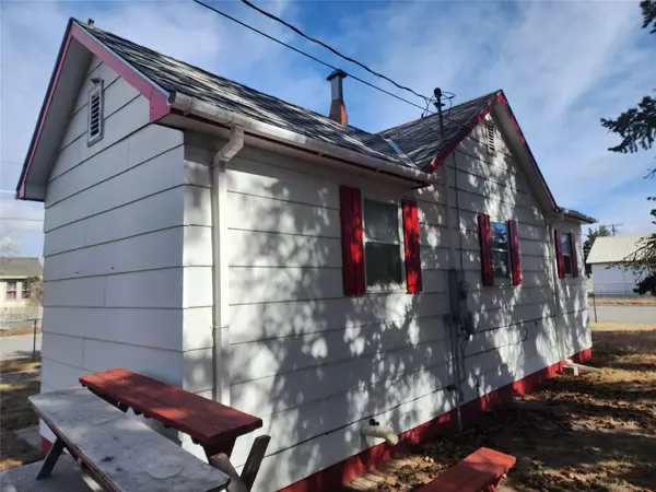 Cut Bank, MT 59427,146 3rd AVE NW