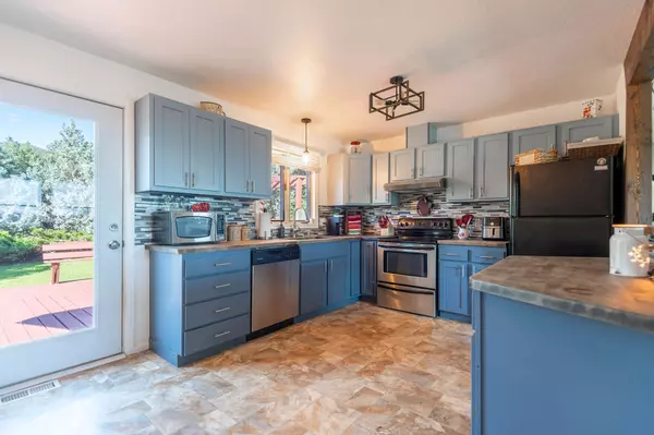 Helena, MT 59601,906 Saddle DR