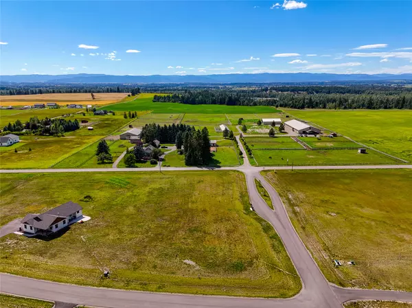 1012 Green Valley CT, Columbia Falls, MT 59912