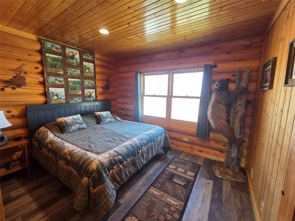 Twin Bridges, MT 59754,28 Banks LN