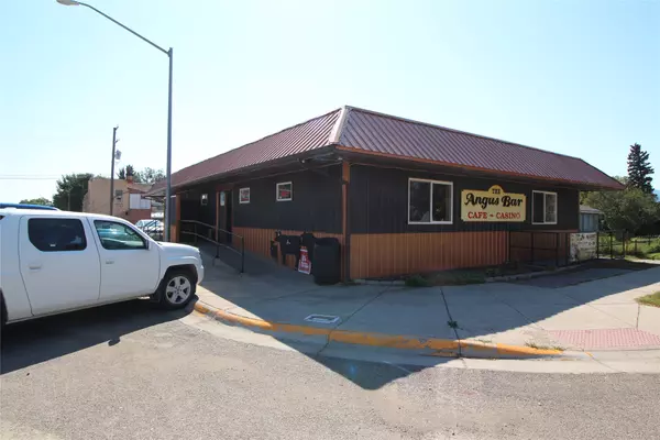 16 Central AVE W, Cascade, MT 59421