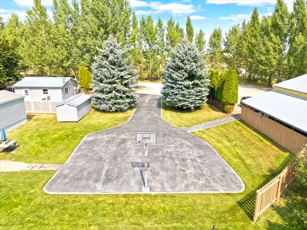 Columbia Falls, MT 59912,300 Jay Hawk LN