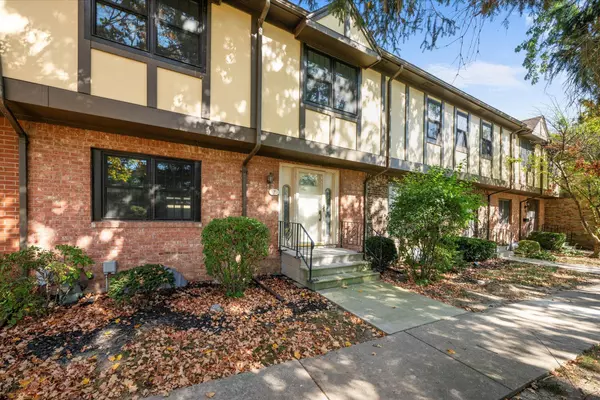 7 Knollwood DR, Perrysburg, OH 43551