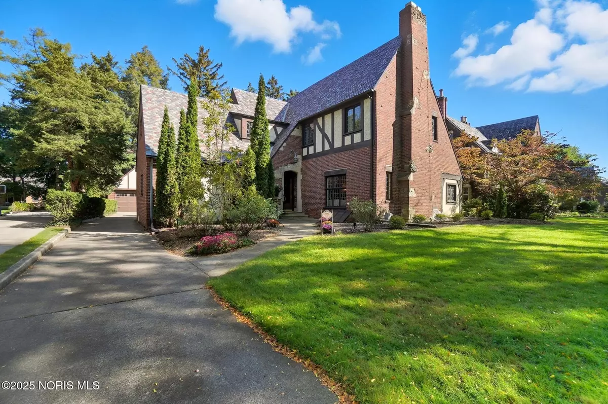 Ottawa Hills, OH 43606,3704 Brookside RD