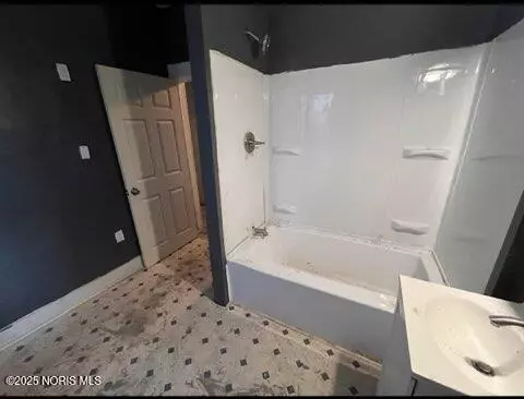 Toledo, OH 43608,2615 Lagrange ST