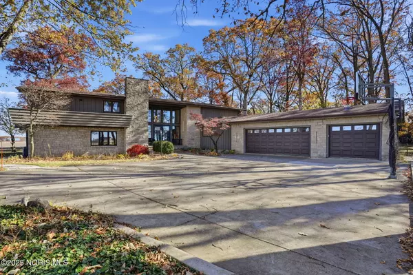 16620 Mitchell RD, Bowling Green, OH 43402