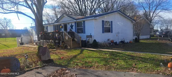 12 Meadowlark LN, Napoleon, OH 43545