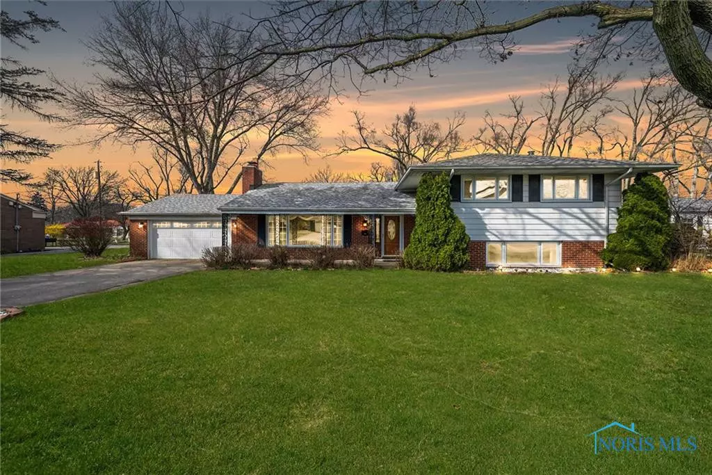 Toledo, OH 43615,5018 Macklyn DR