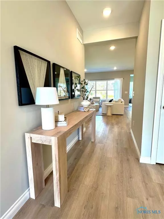 Perrysburg, OH 43551,2202 Falling Waters LN