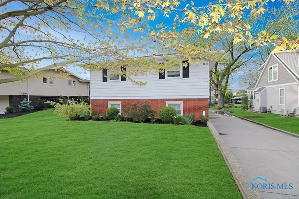 1318 E 4th ST, Marblehead, OH 43440