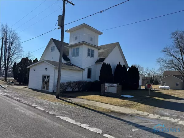 10398 Farmer Mark rd, Mark Center, OH 43536