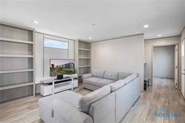 Perrysburg, OH 43551,27696 Oregon RD