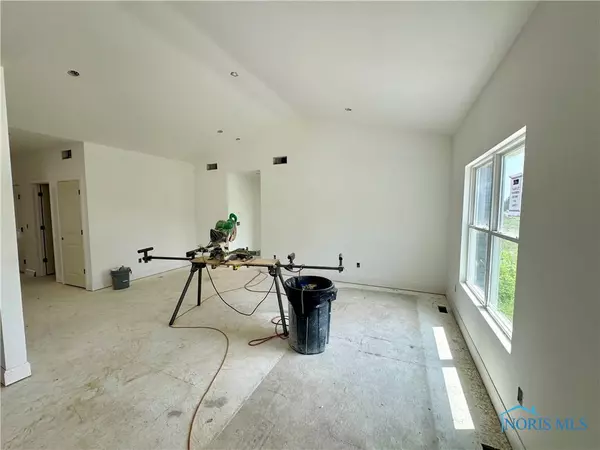 Oregon, OH 43616,5022 Easton DR