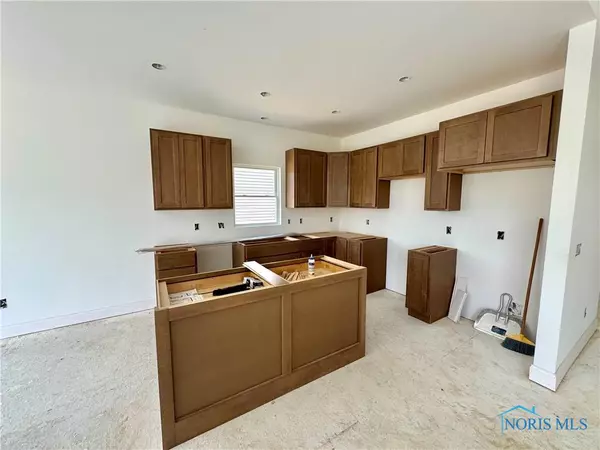 Oregon, OH 43616,5022 Easton DR