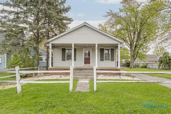 2038 Woodcrest, Oregon, OH 43616