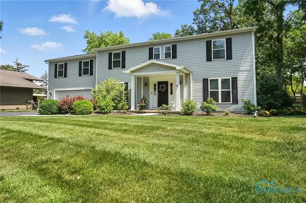 845 Oak Knoll DR, Perrysburg, OH 43551