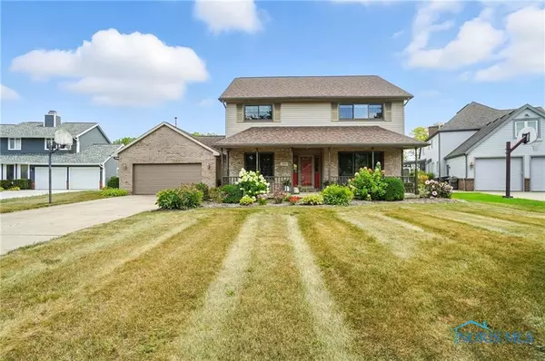 1616 Oakwood CT, Bowling Green, OH 43402