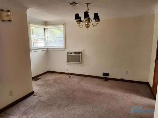 Napoleon, OH 43545,551 W Main ST