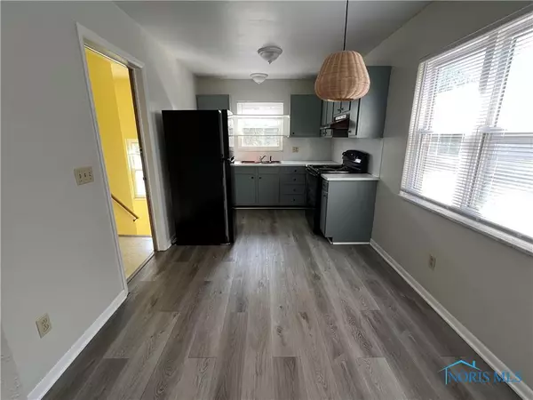 Toledo, OH 43613,3712 Douglas RD