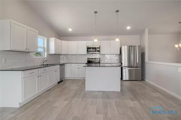 Liberty Center, OH 43532,366 Douglas DR