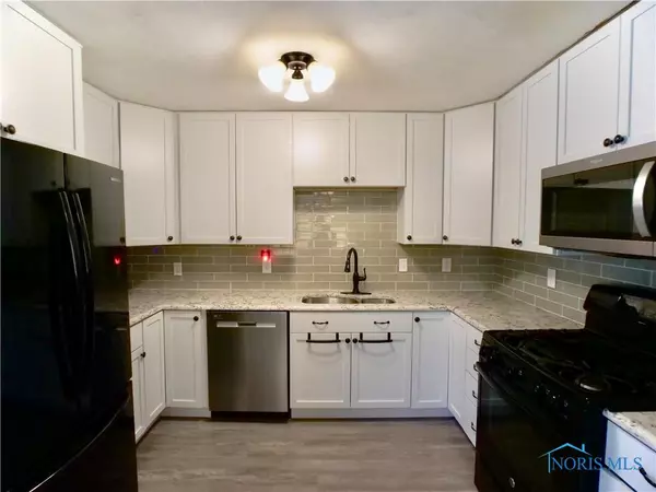 Walbridge, OH 43465,215 Earl ST