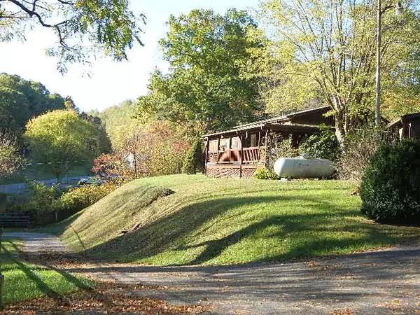 Chilhowie, VA 24319,1943 Red Stone Road