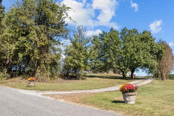 Mansfield, TN 38236,365 Little Benton Rd