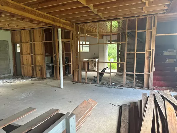 Hahira, GA 31632,410 E Main Street