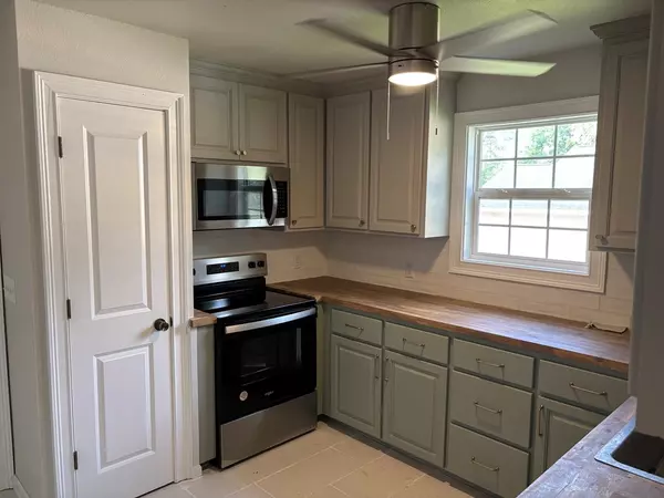 Valdosta, GA 31601,909 E Moore St