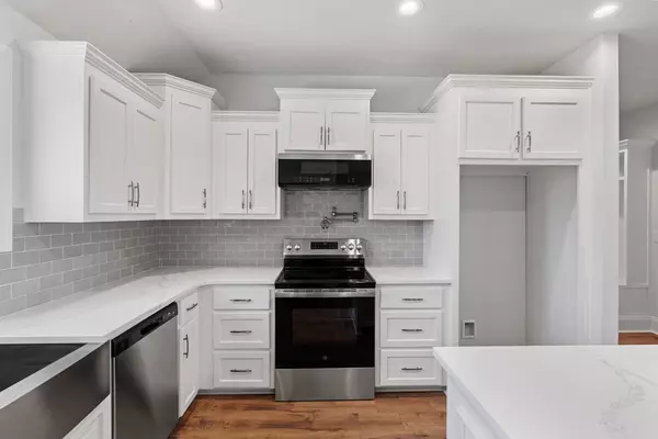 Hahira, GA 31632,307 Barry Field Cir